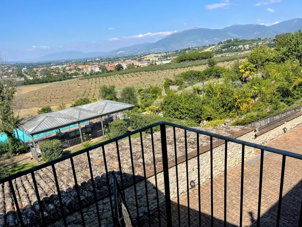Apt 2. Air Con. Free car Park. Infinity Pool. Beautiful Grounds. Sleeps 4
