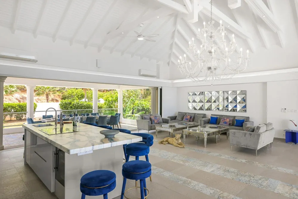 La Perla Estate - 7 BR Luxury Beachfront Villa with utmost privacy