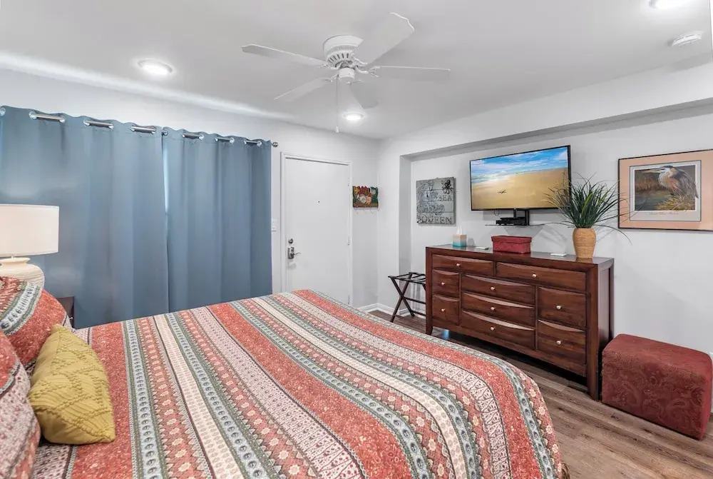 Sunrise Villas 101 - BOARDWALK TO THE BEACH