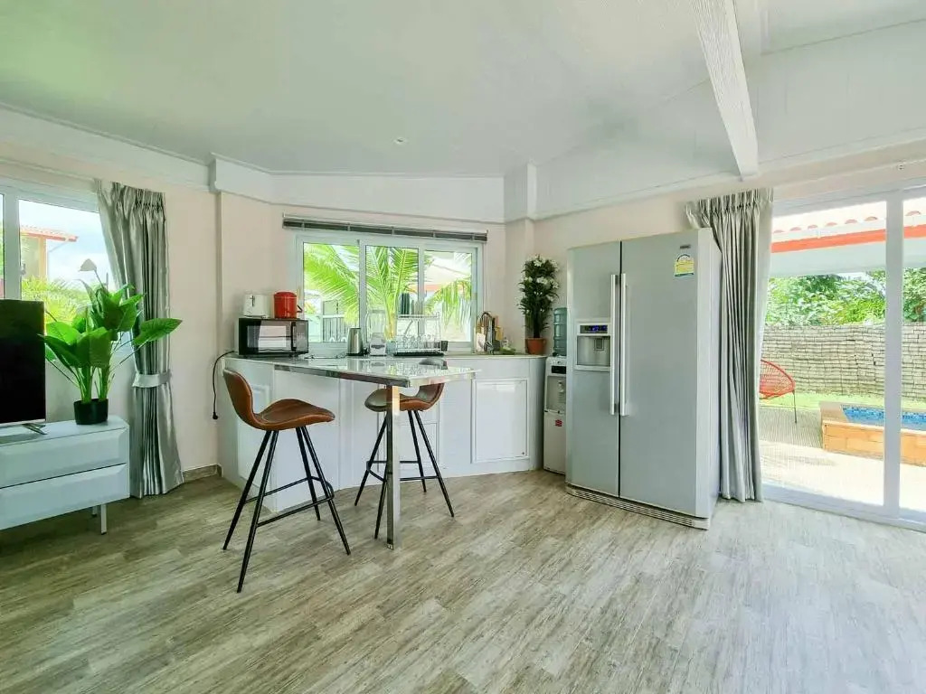 Tinas Living Paradise - Guesthouses with private pool, 5 min to beach