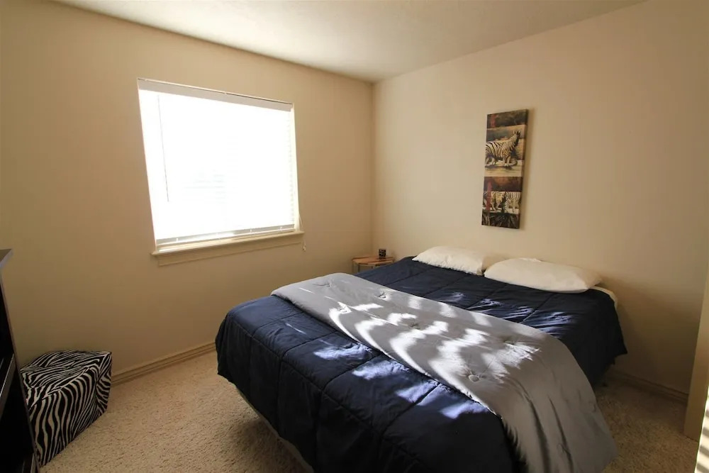 Gorgeous Meridian Home W/community Pool!