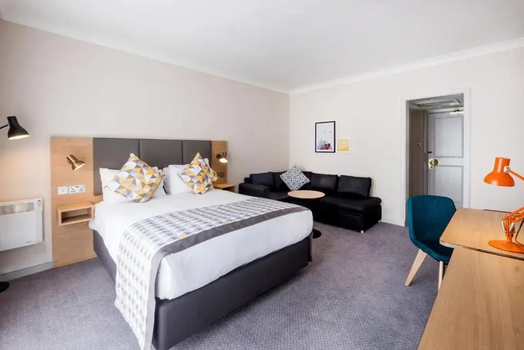 Holiday Inn Farnborough by IHG