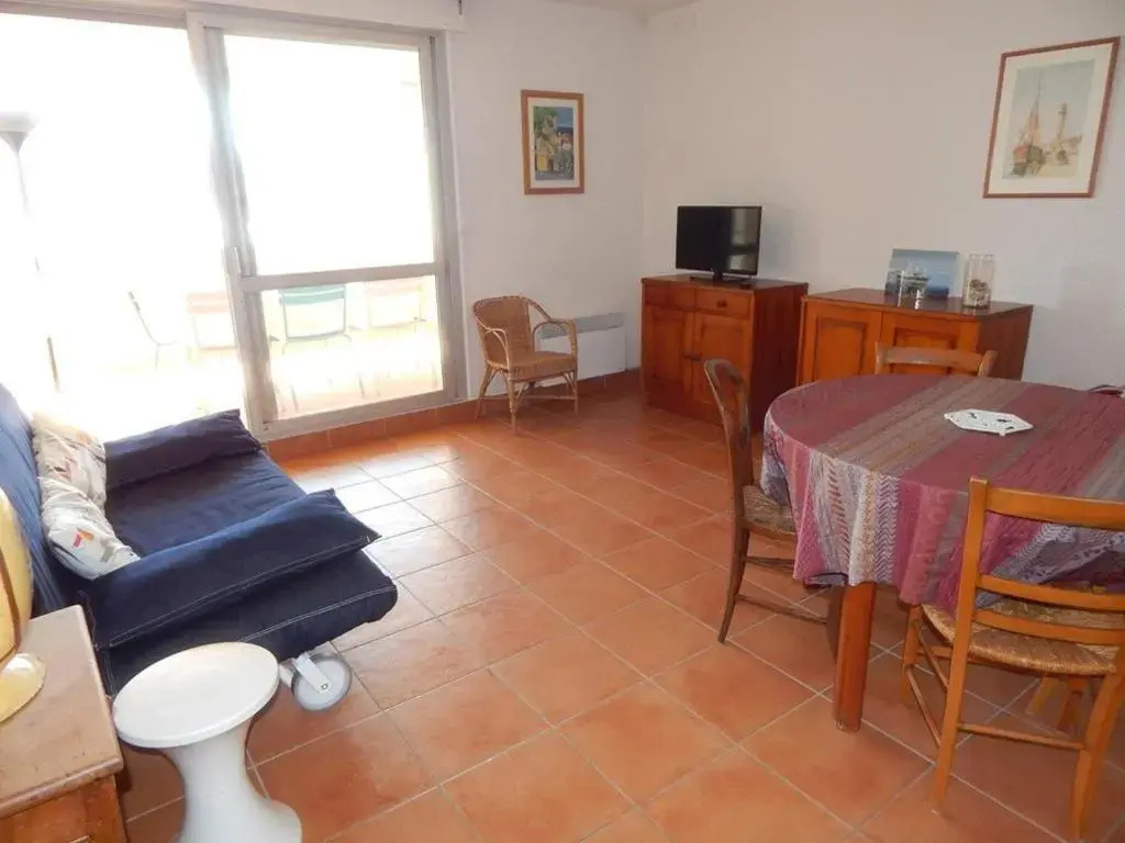Appartement Bormes-les-Mimosas, 3 pièces, 8 personnes - FR-1-610-11