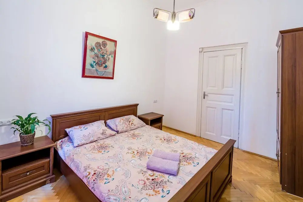 Three rooms on Hnatyuka 3