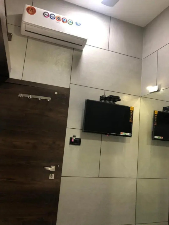 Hotel Rooms Dadar near Station