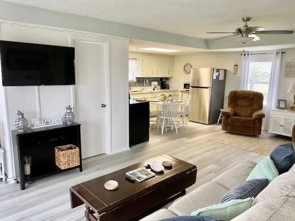 Sea Salt On The Rim 2 Bedroom Home by Redawning
