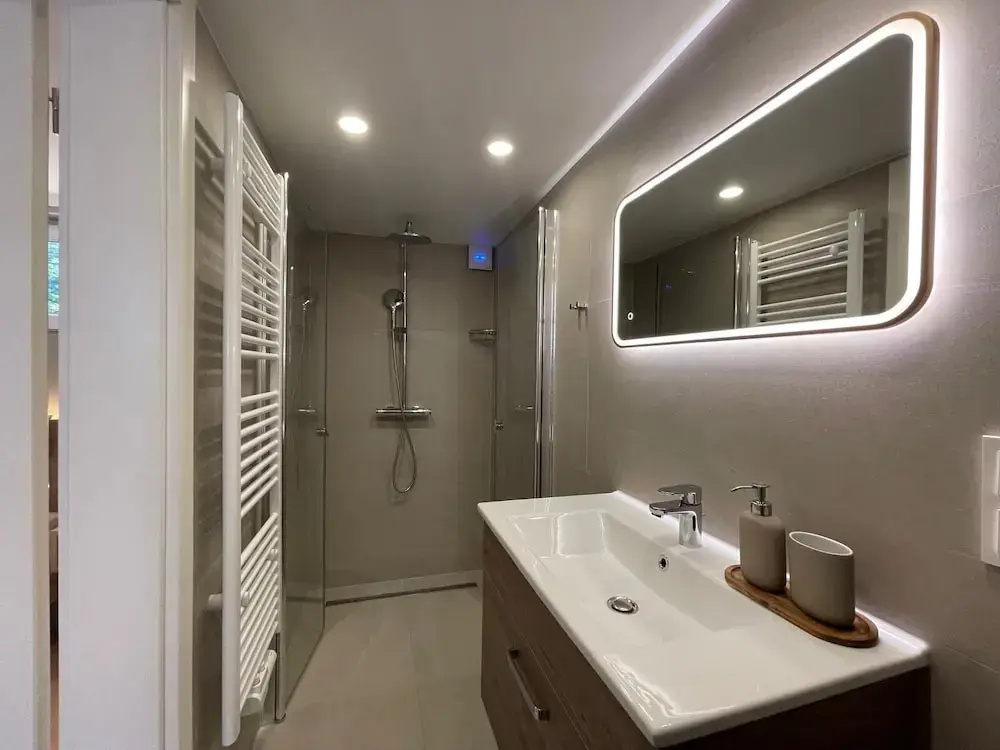 Five Studios - Premium Rooms