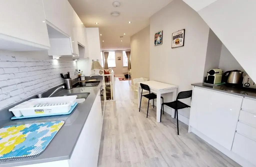 Modern Maisonette 2 Bedrooms Newly Renovated