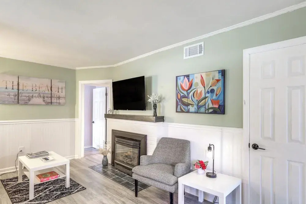 < 2 Mi to Beach: Cozy Cottage w/ Patio on Cape Cod