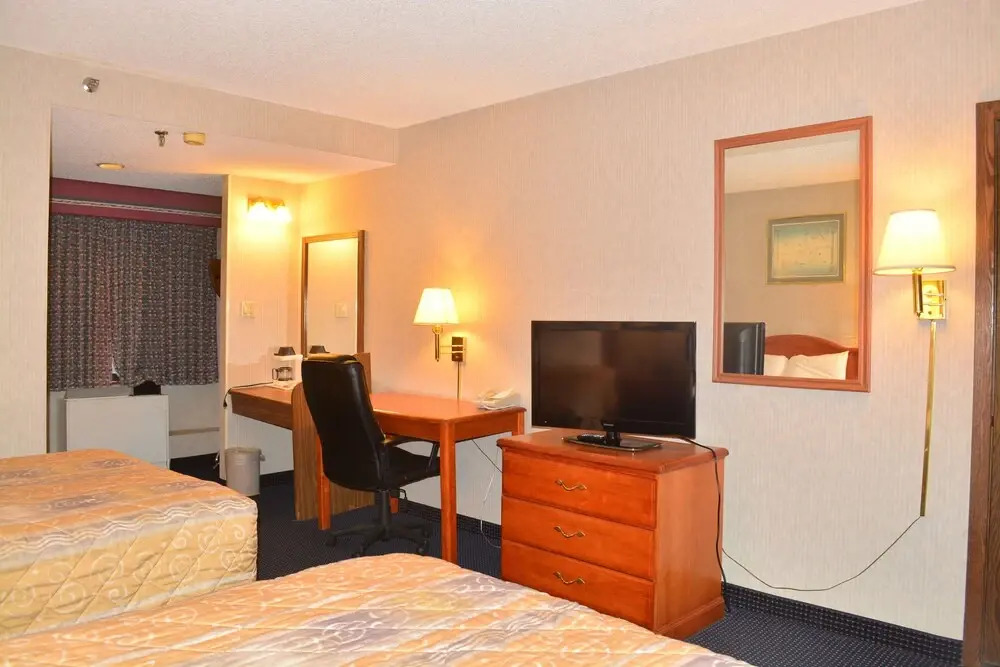 Elk Grove Hotel