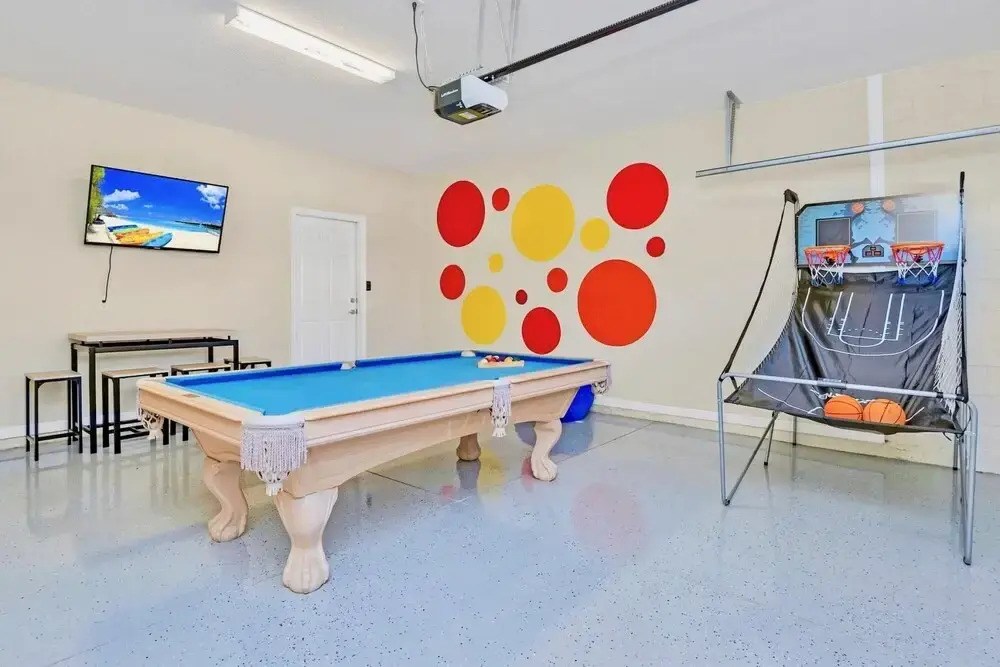8BR Home w Private Pool Hot Tub Netflix