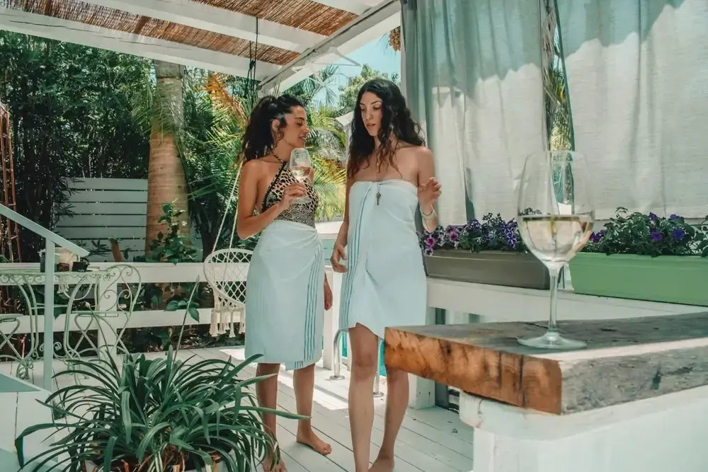 Eili Suites