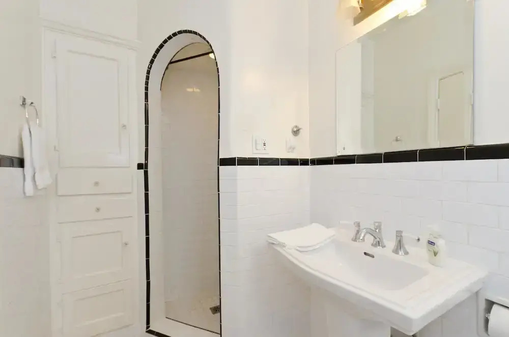 LA155 2 Bedroom Apartment By Senstay