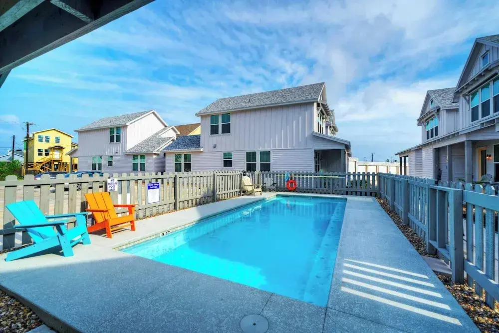 2 Homes in Old Town by Avantstay Sleeps 19, Pool, Newly Built Walk to Eats, Music, & More