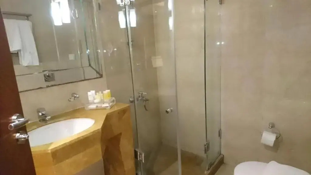 King Suites Hotel