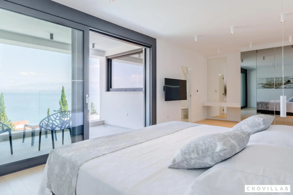 Pax in Sutivan with 3 bedrooms and 3 bathrooms
