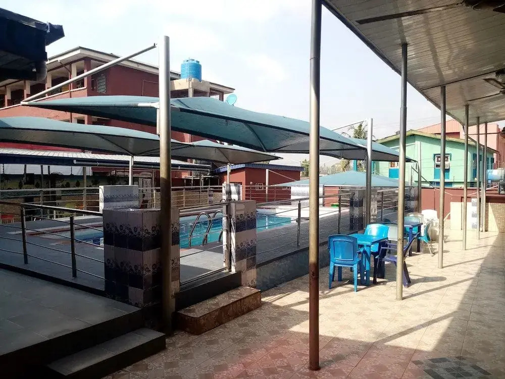 Tom hotel and suites