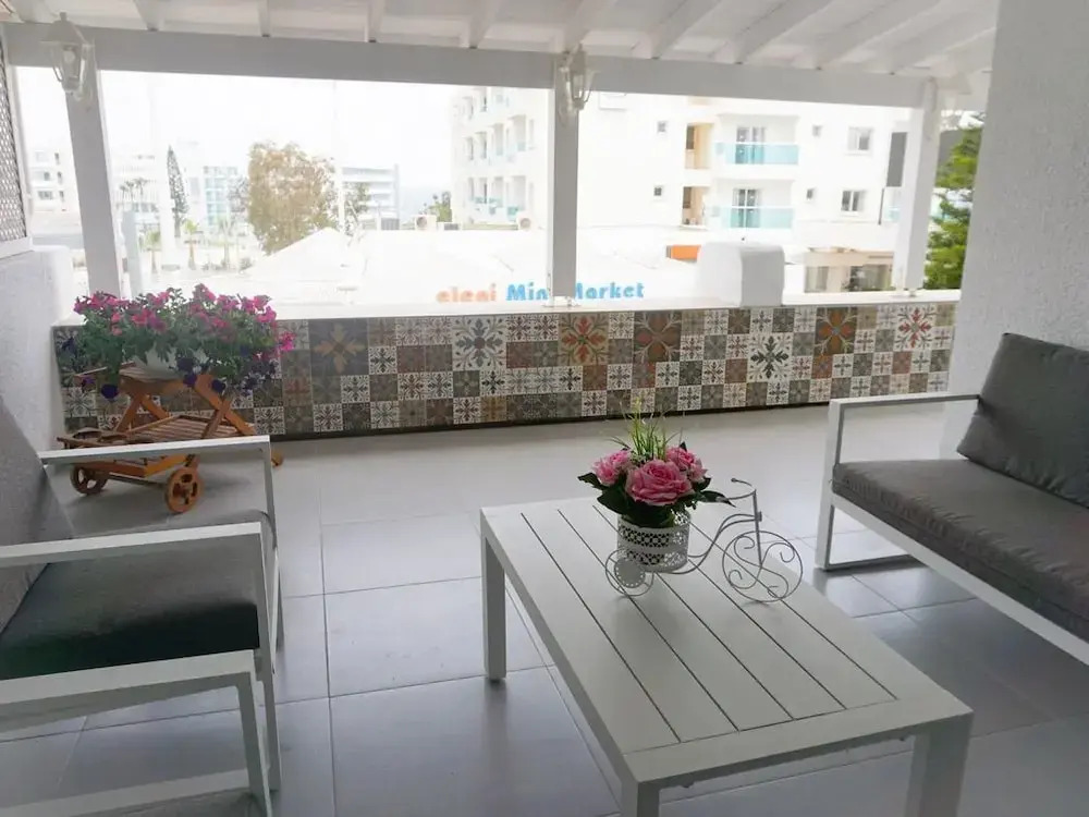 Sonia's Angel House- 300 Meters From the Beach, Newly Renovate Central Apartment
