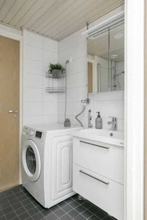 2ndhomes Modern 2BR Apartment w Balcony