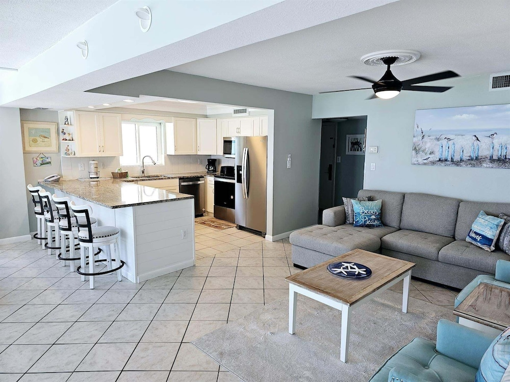 Shoreline Towers 1051 3 Bedroom Condo