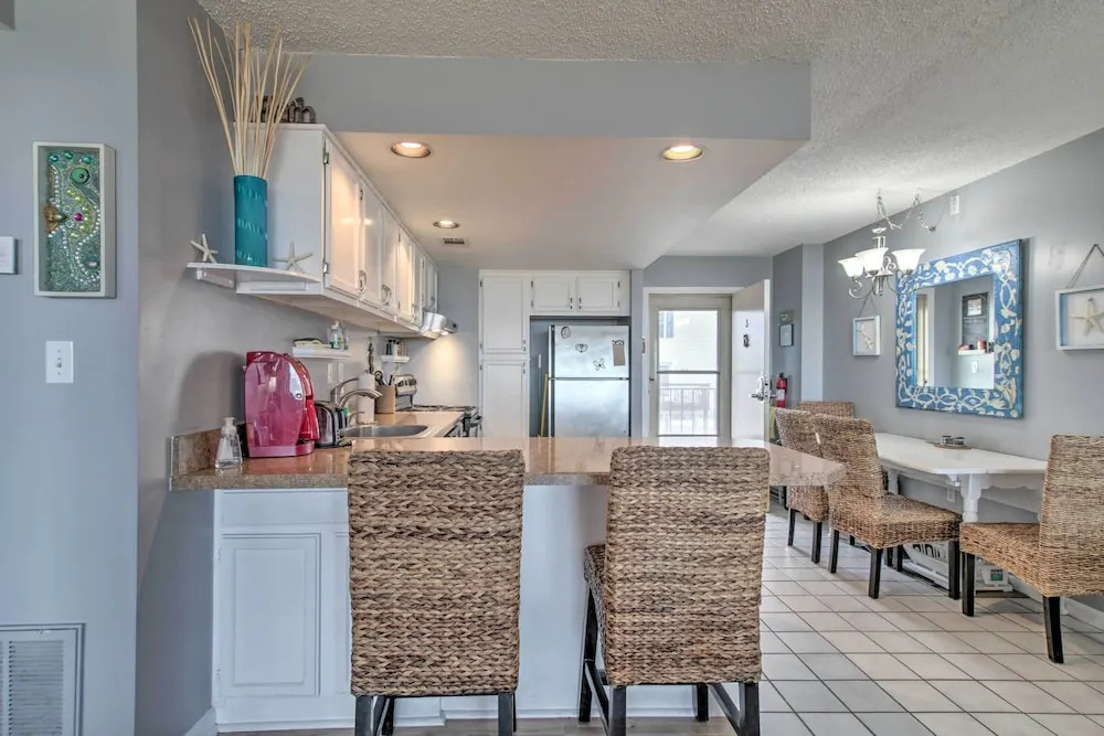 Steps to Sand: Condo Near Ocean City Boardwalk