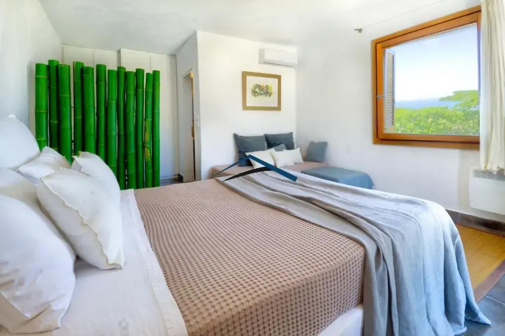 Villa Ailiea with a swimming pool and fantastic sea view near Ioulis
