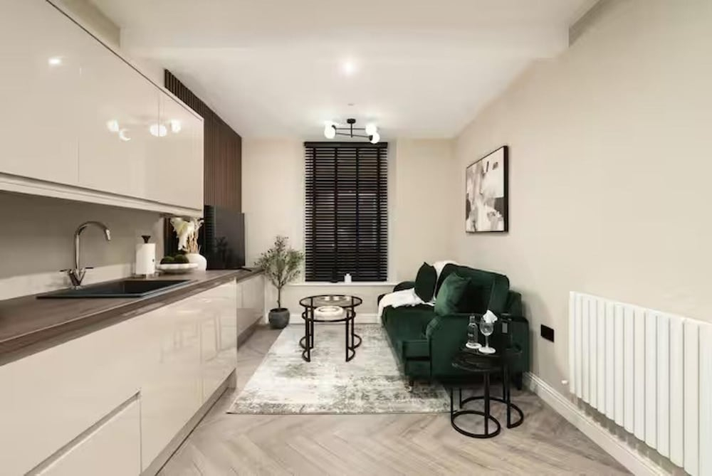 Edinburgh Apartment - Sleeps 2 - Princes St Close