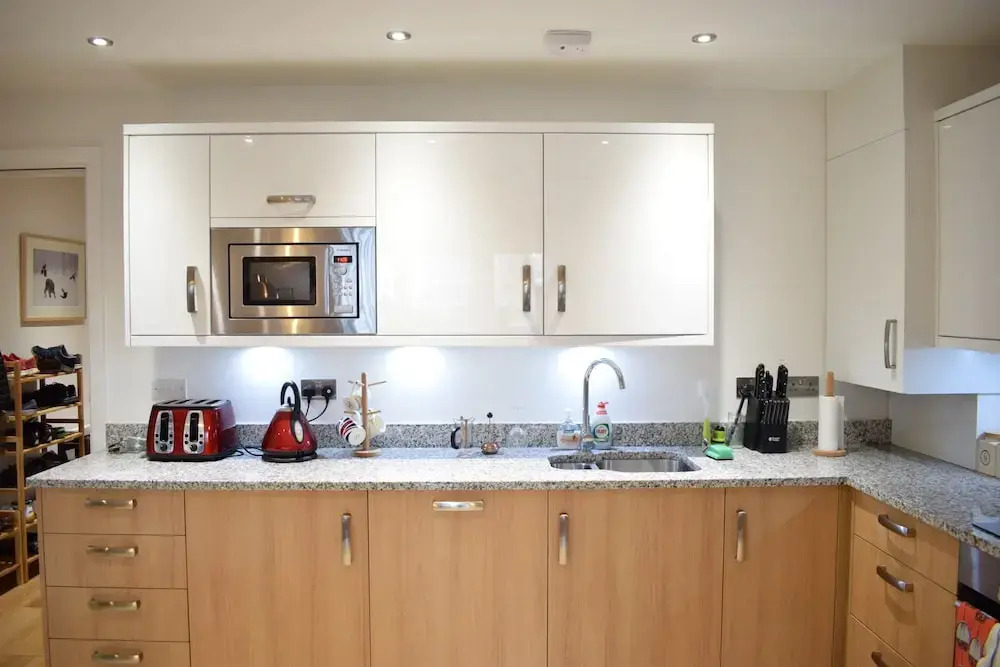 Modern 1 Bedroom Flat Near Riverside