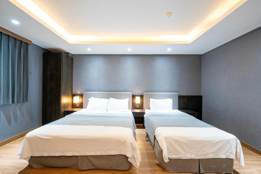 I-check Hyunjin Hotel