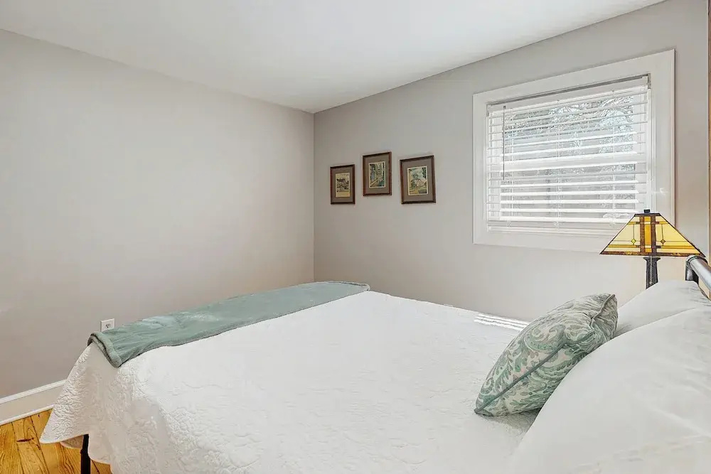 2BR House in Town w/ Laundry, Wifi, Pond