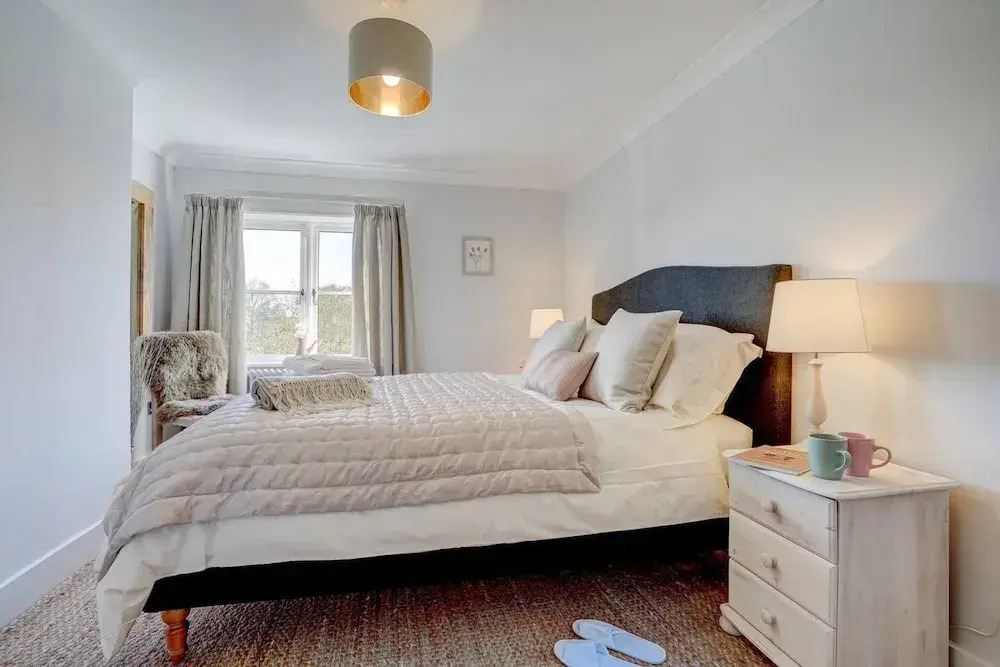 1 Bed Cottage Sleeps 2 with Hot Tub & Pets Welcome