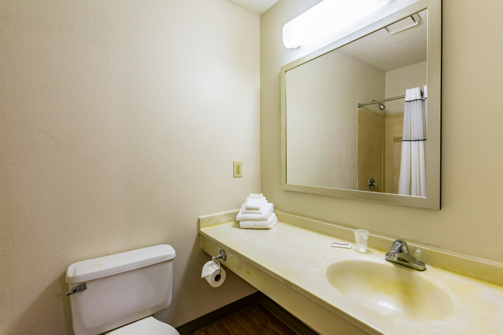 HomeTowne Studios by Red Roof Atlanta - Norcross Downtown