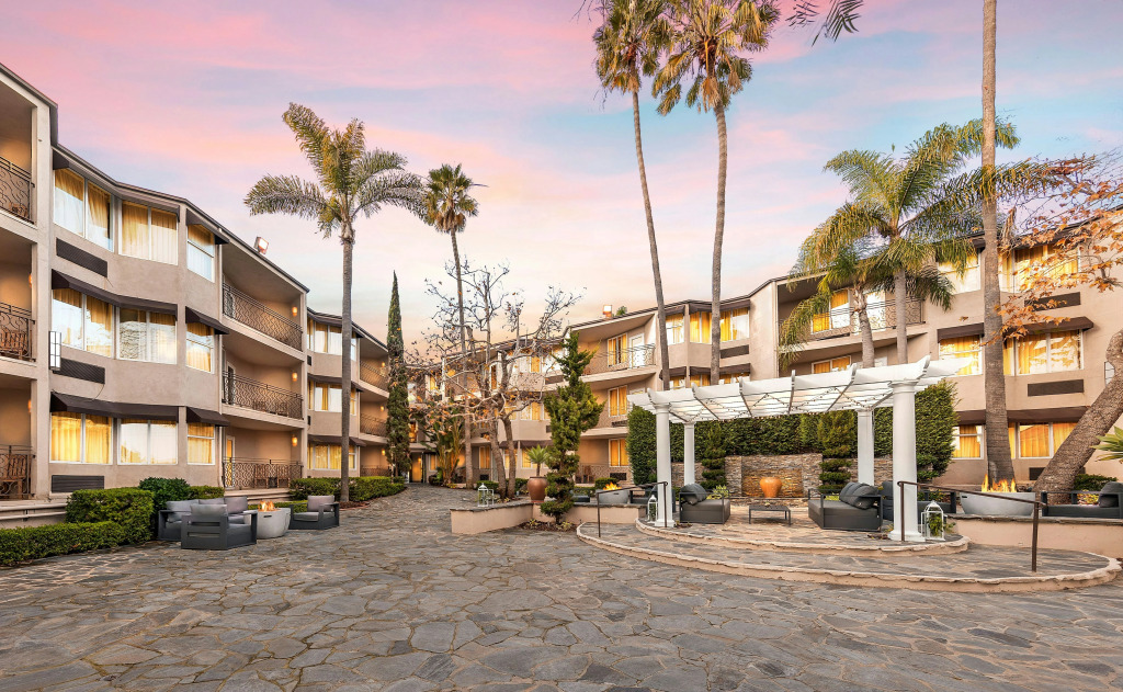 The Belamar Hotel Manhattan Beach, Tapestry by Hilton