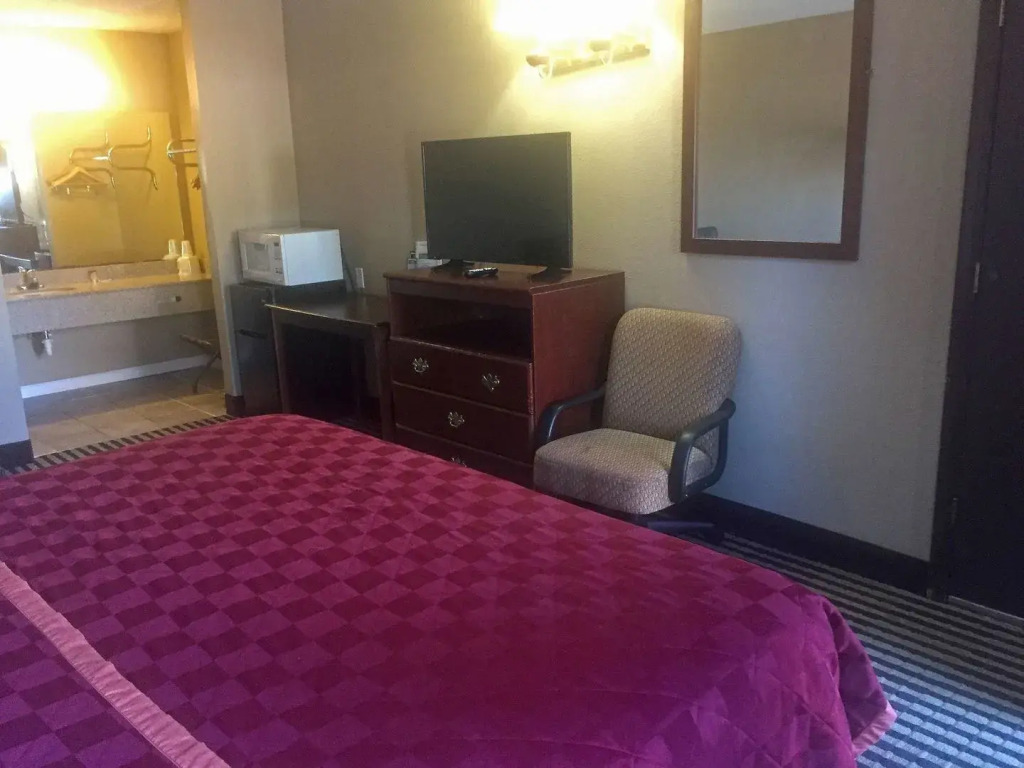 Americas Best Inn & Suites Eureka