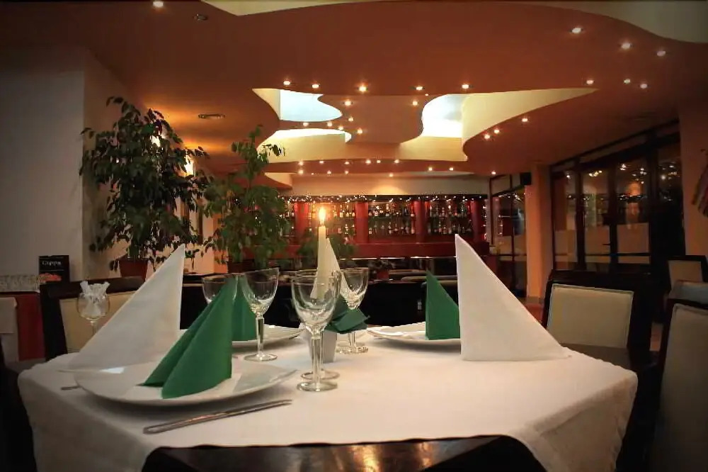 Hotel Opal