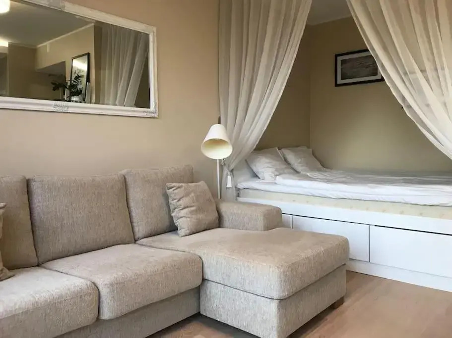 Smart Studio Apartment with Free Parking