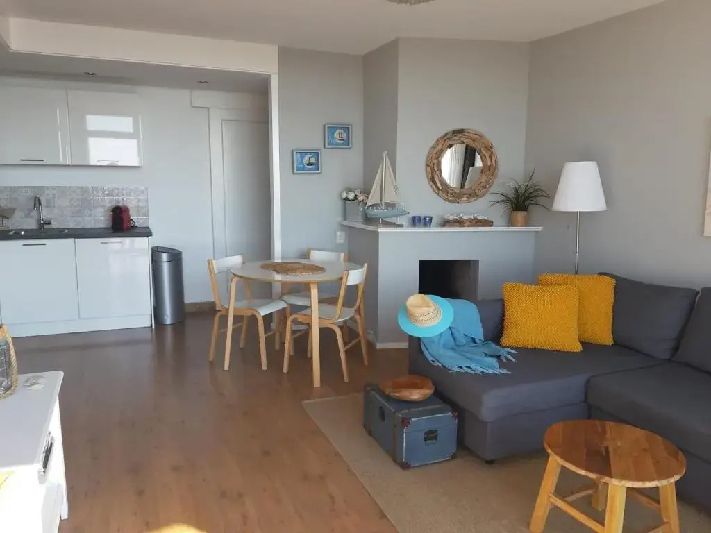 Benny's Beach House 2