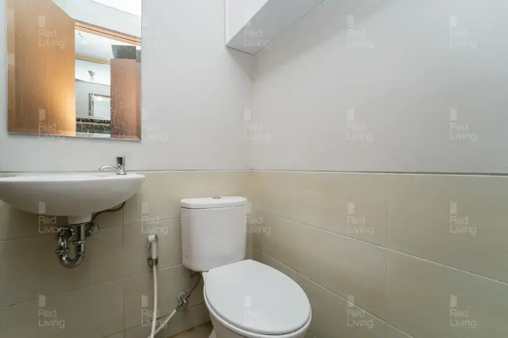 RedLiving Apartemen Transpark Juanda - F88 Tower Jade