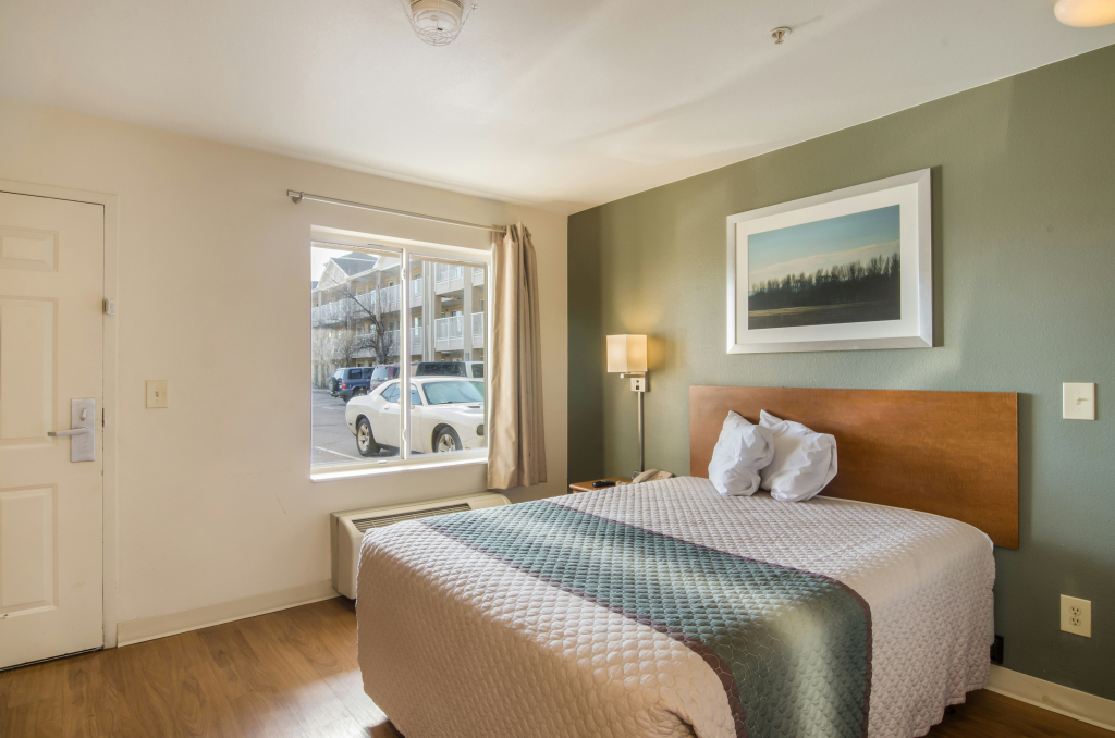 HomeTowne Studios by Red Roof Denver - Airport/Aurora