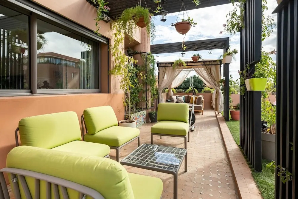 "superbe Appart Méga Terrasse Piscine +big Jardin"