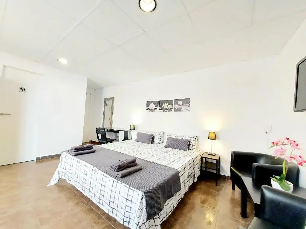 Gloria Host House