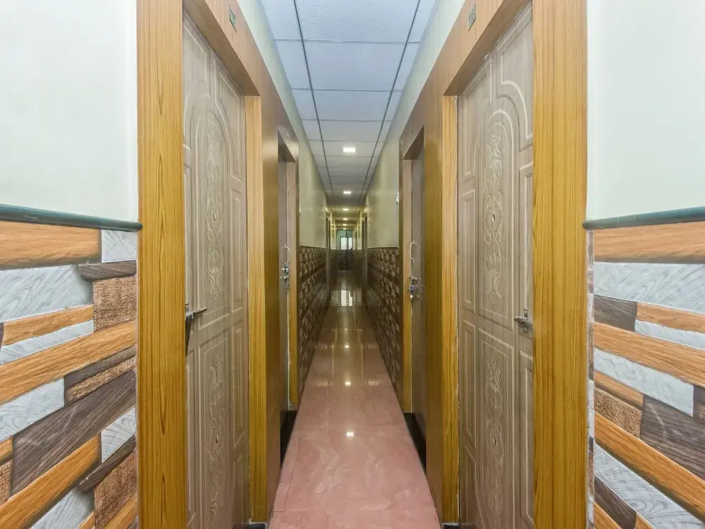OYO 22048 Trio Hotel