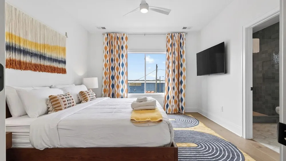 That 70s Show by Avantstay Skyline Views + Rooftop Hot Tub + Bumper Pool Mins to Broadway + Nissan Stadium + Germantown