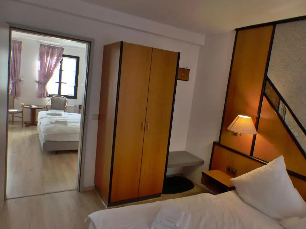Hotel zur Post Dabringhausen - Quiet Business Hotel near Cologne and Dusseldorf Trade Fairs