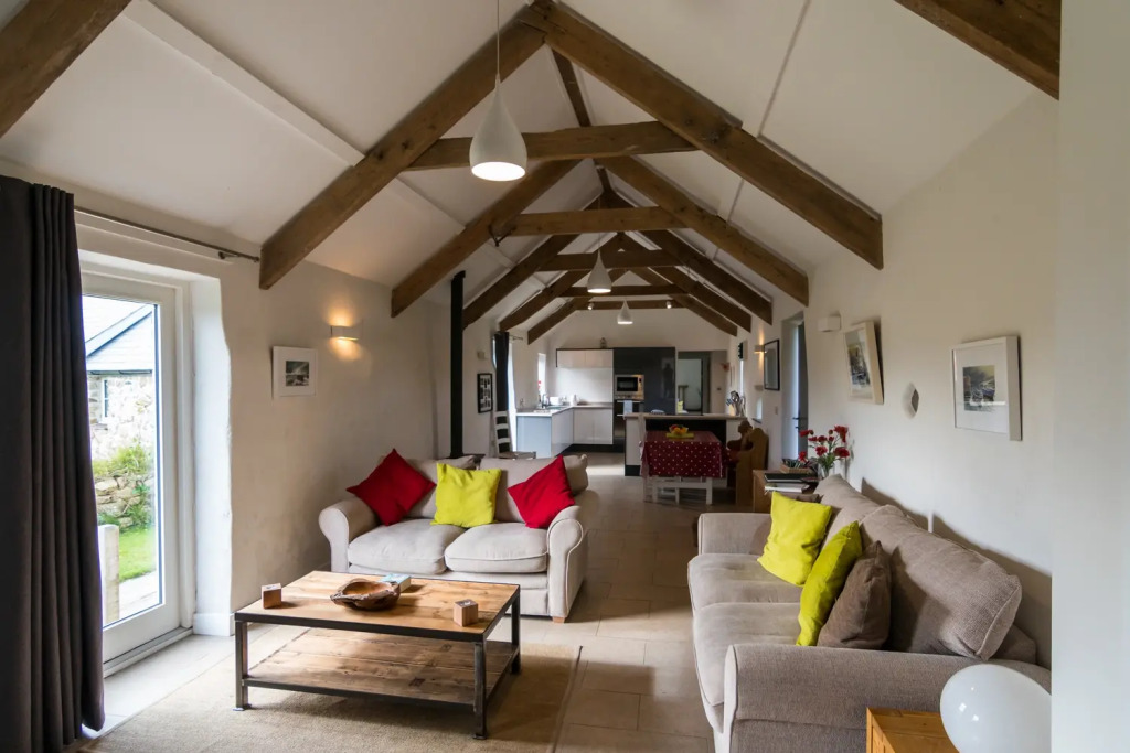 The Dairy - Luxury Cottage, Hot Tub and Summer House, Countryside Views, Pet Friendly