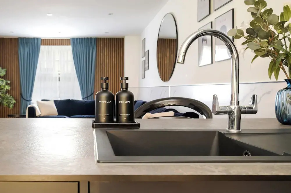 LONDONERS│Fabulous Four Residence