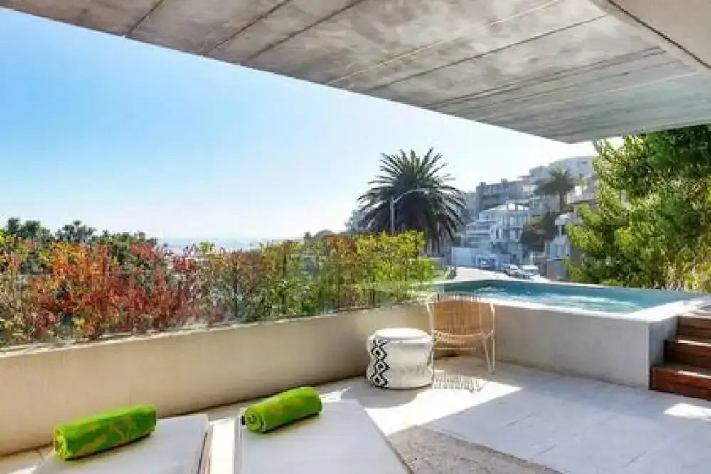 Modern Seaside Apartment w Incredible Views Lillamton