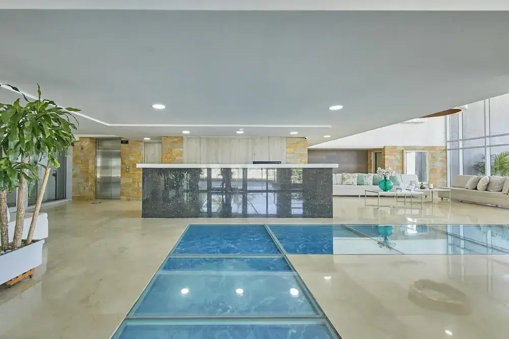 Artsy Oceanview Condo W Incredible Rooftop Pool