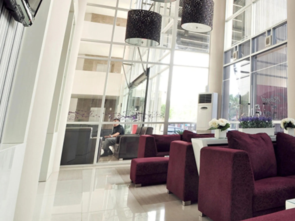 Royal Hotel n' Lounge