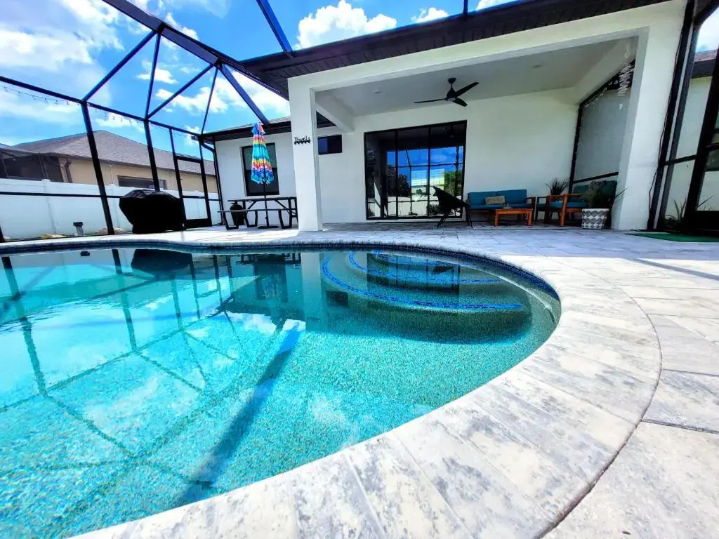 Blue Door Retreat - Luxury Pool Home - sleeps 8